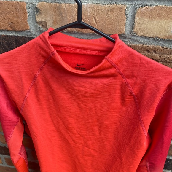 Nike pro Hyperwarm long sleeve athletic top large - Picture 8 of 9